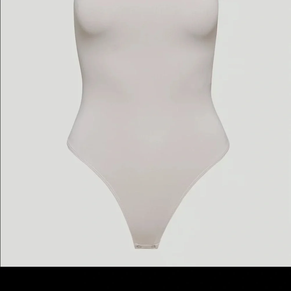 Aritzia Babaton Contour 90s bodysuit NWT in Opal Grey - Picture 2 of 9